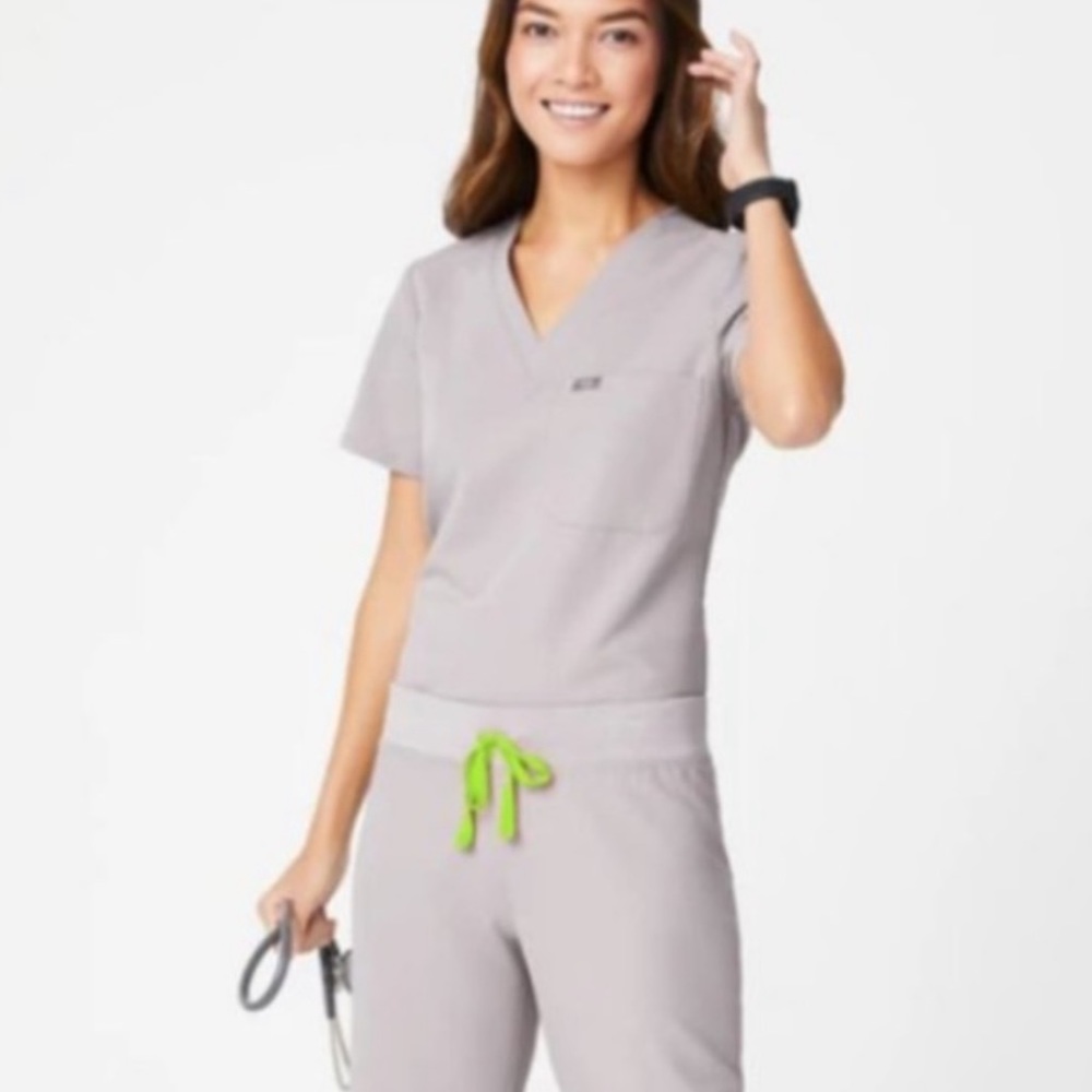 FIGS Slate Scrubs: Catarina One Pocket Scrub Top & Zamora Joggers (M)